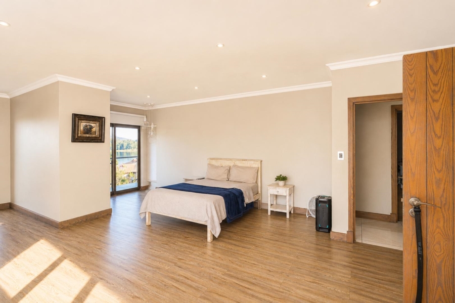 6 Bedroom Property for Sale in Birdwood Estate North West